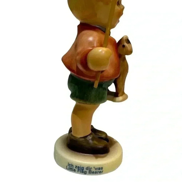 M.I. Hummel LITTLE FLAG BEARER First Issue - Picture 7 of 14